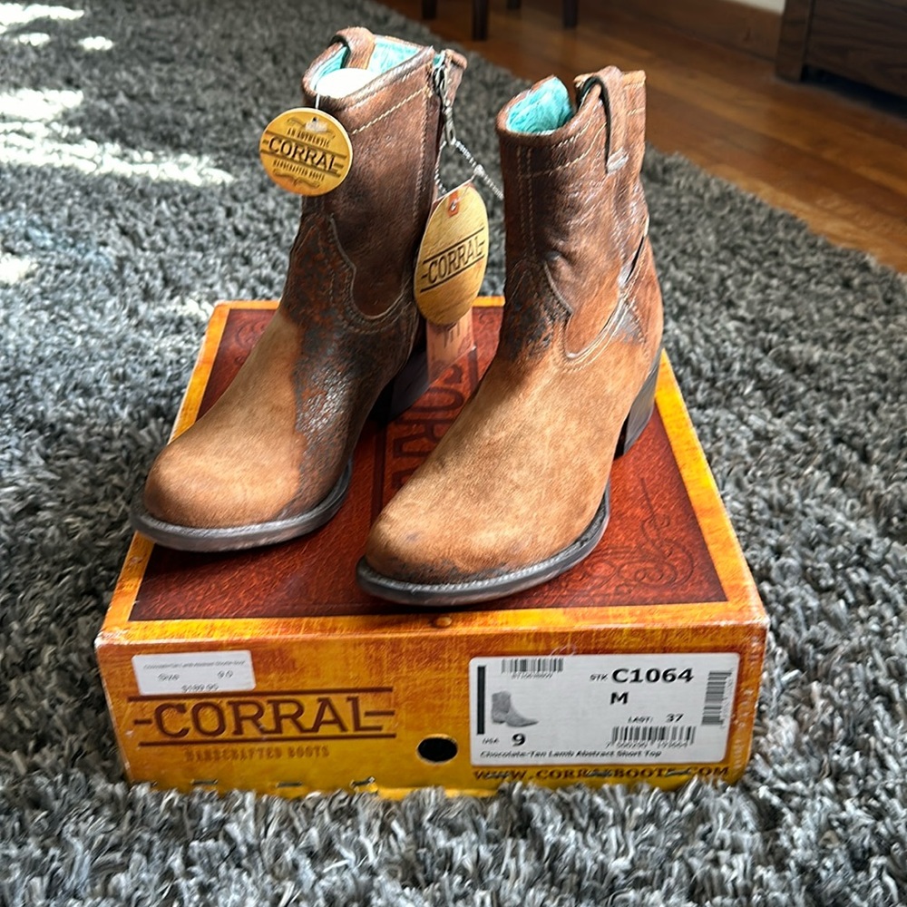 Corral Handcrafted short top boots *Never* worn!! Stock C1064 Chocolate/SIZE 9